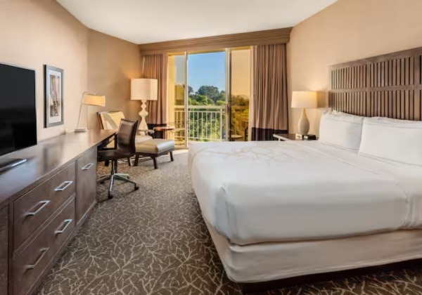 TOP FLOOR 1 KING BED