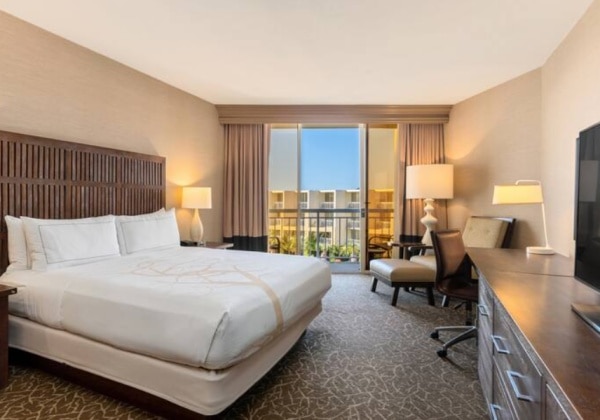 POOL VIEW 1 KING BED