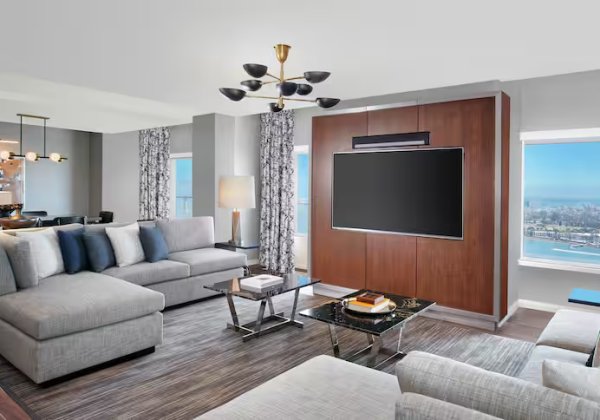 1 King 1 Bedrm Presidential Suite N/S