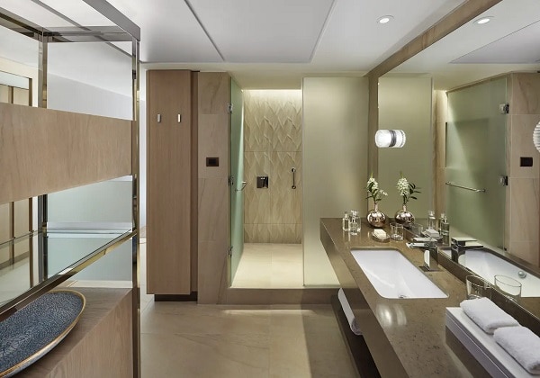 Executive Room bathroom