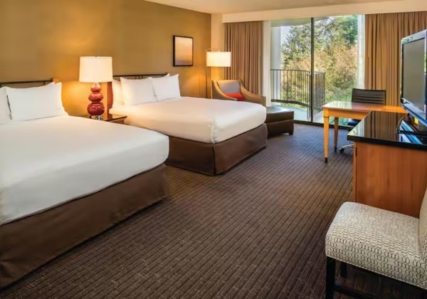 2Queen Deluxe with Balcony