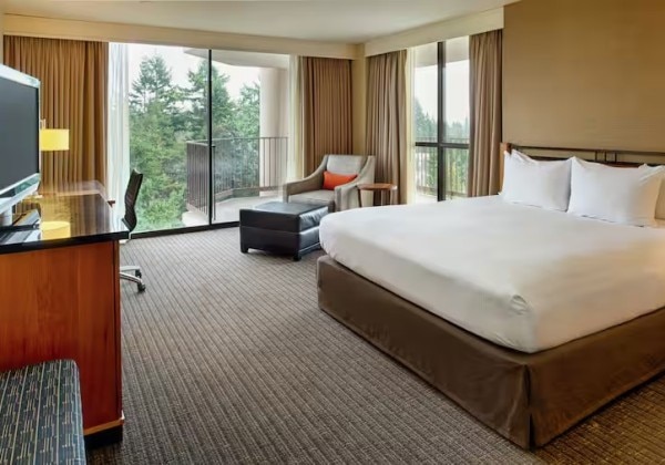 1King Corner with Balcony