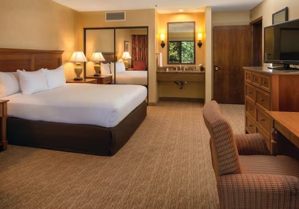 1King & 2Queen with Balcony