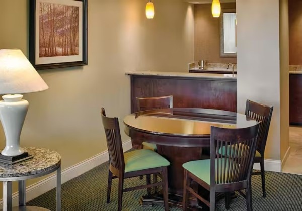 1King Suite with Balcony Mountain View