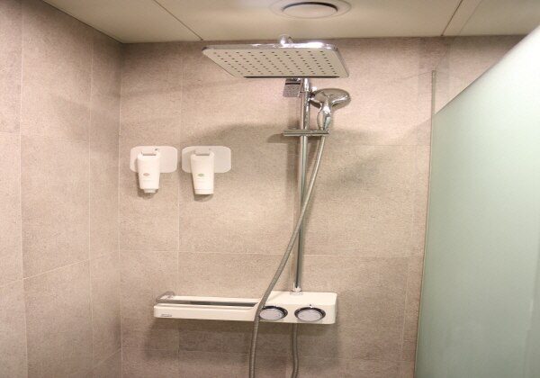 Holywood Double Bathroom