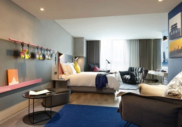 Rockomics Suite Room