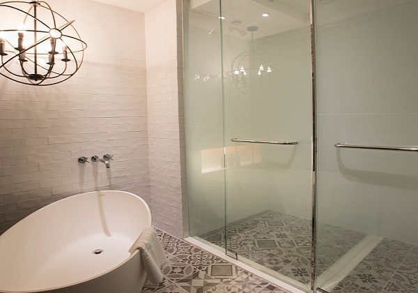 Deluxe Twin Bathroom