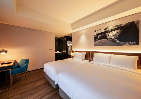 Superior 1Queen & 1Single