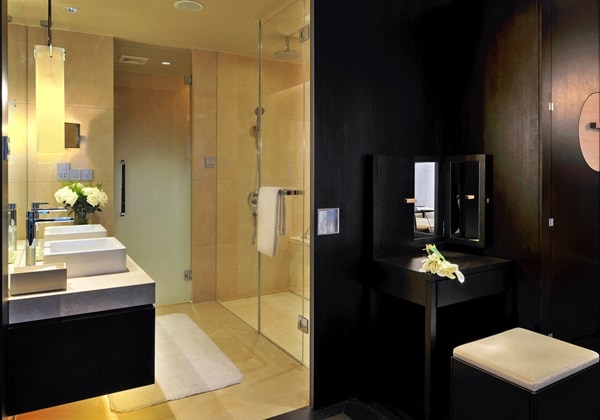 Club Grand Deluxe Room Bathroom