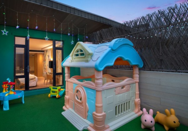 Forest Hut Camping Room