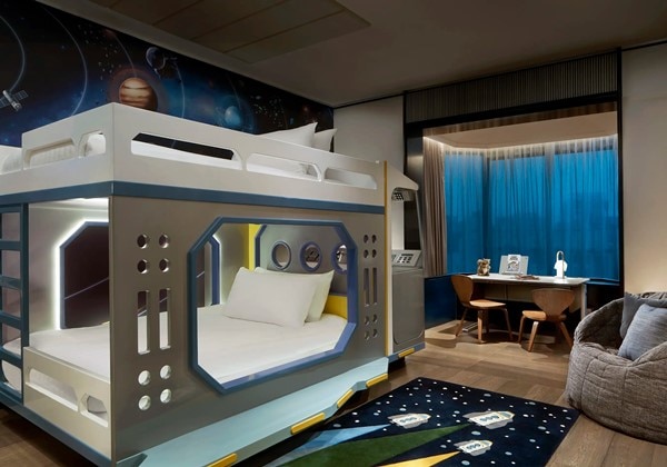 Themed Family Suite - Spaceship