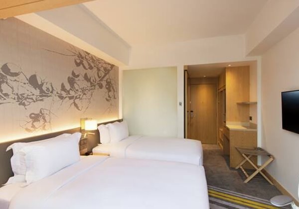 Twin Deluxe Room with Balcony