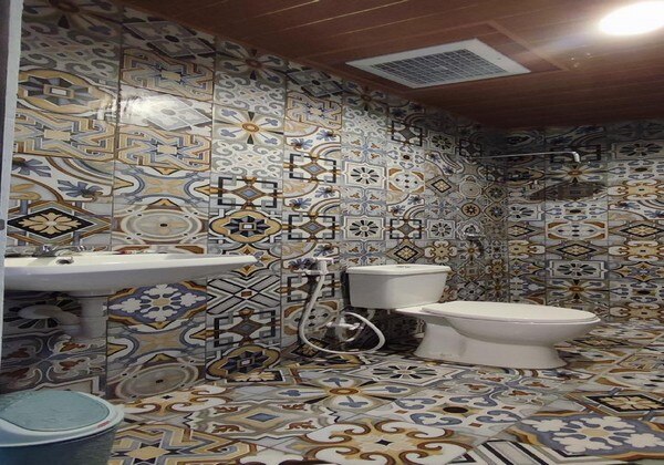 Deluxe Double Bathroom