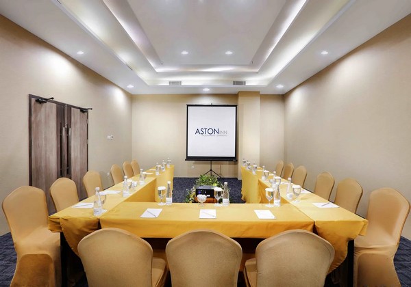 MEETING ROOM