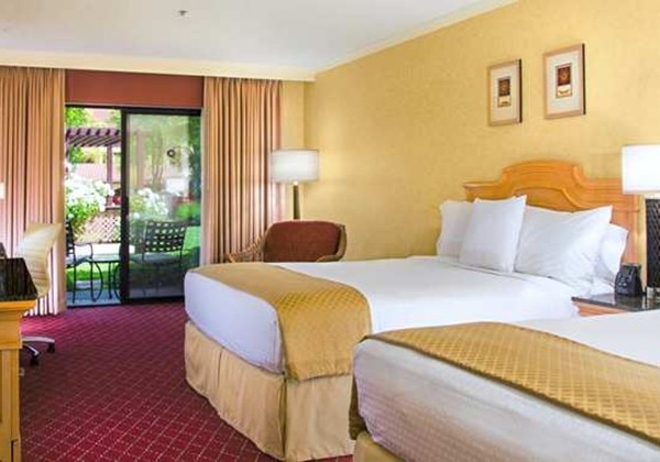 2 QUEEN BEDS LANAI NONSMOKING