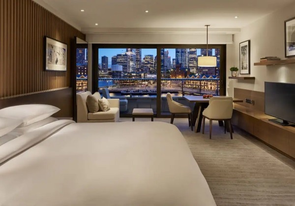 1 King Bed with City Harbour View