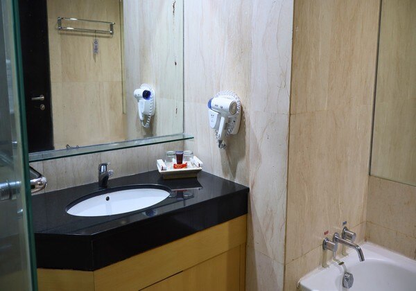 BATHROOM DELUXE ROOM