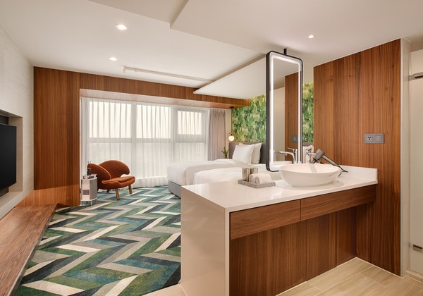 Deluxe Twin Guest Room - City View