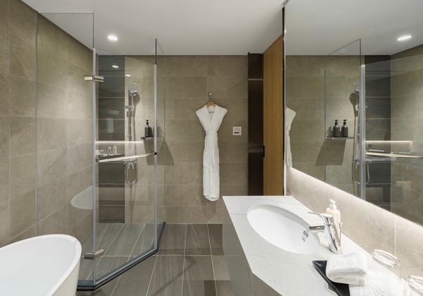 Golden Dragon Room-Bath Room