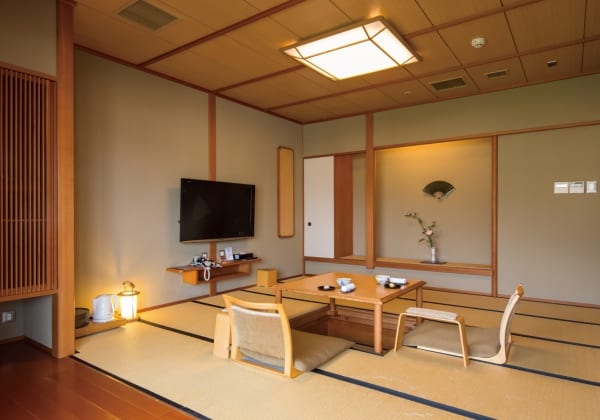 No Window Standard Suite