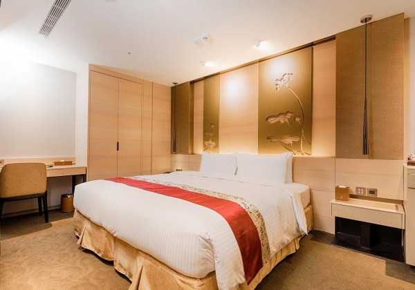 Comfort Room with Internal Window