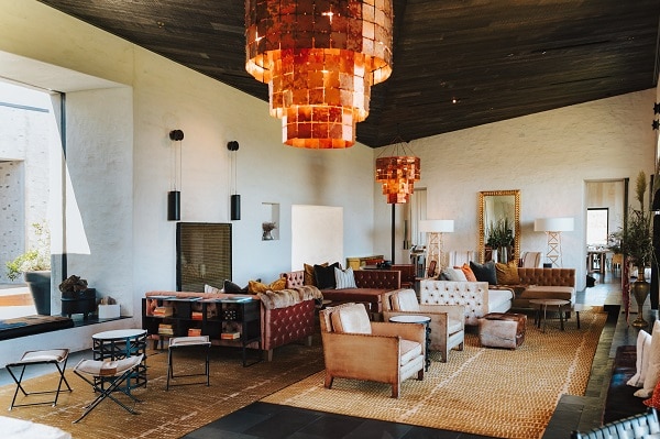 メインラウンジ