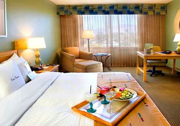 1KING BED SPACIOUS AND CONTEMPORARY