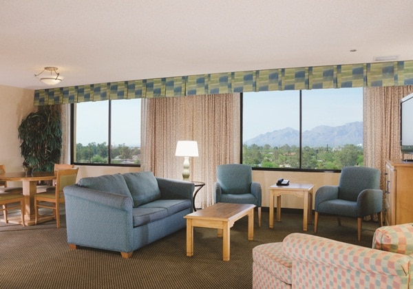 1KING BED 2ROOM PRESIDENTIAL SUITE NOSMK