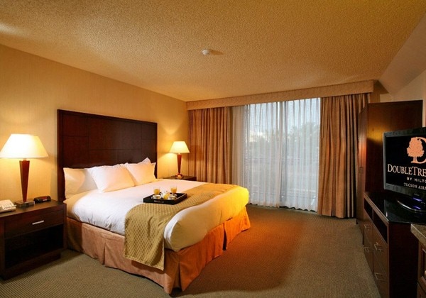 1KING BED 2ROOM SUITE WITH SOFABED-SMOK