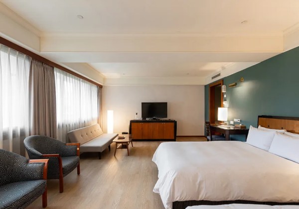 Deluxe Family Room