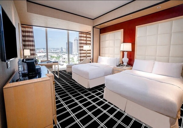 Deluxe Family Room