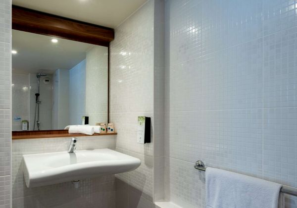 Guest Room Bathroom
