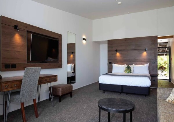 Deluxe Ocean View Suite