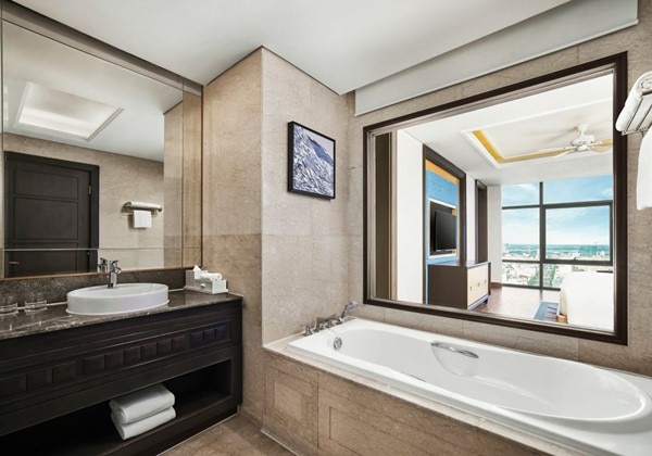 Suite Bathroom