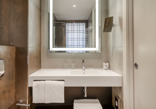 Guest Room Bathroom
