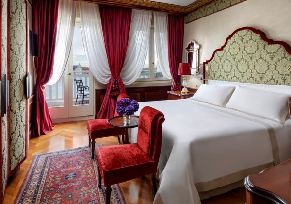 Luxury Lagoon View with Balcony