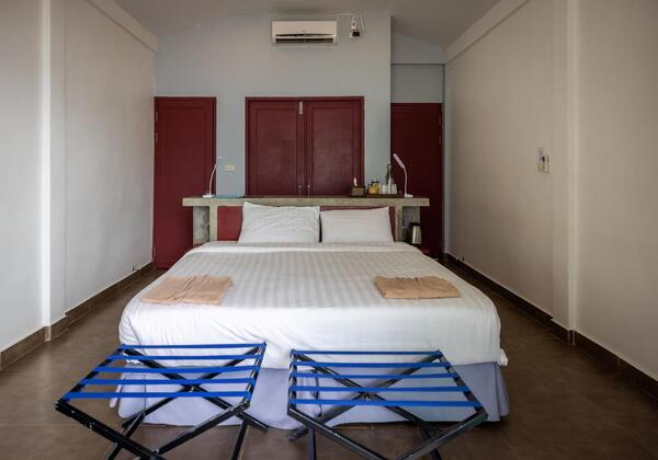 Deluxe Poolside Bungalow