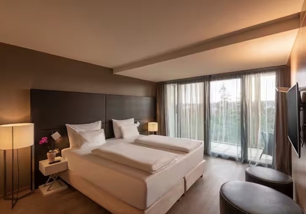 King Junior Suite With View and Balcony