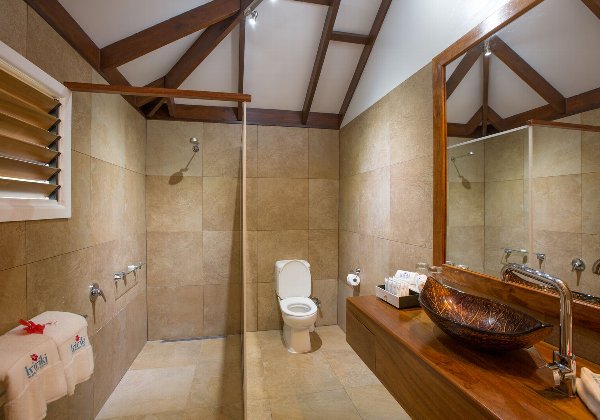 デラックスファミリーファレ・バスルーム