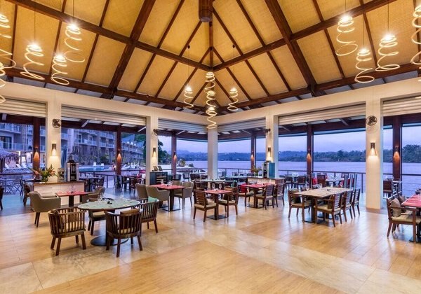 AKIRIRIレストラン（夜）