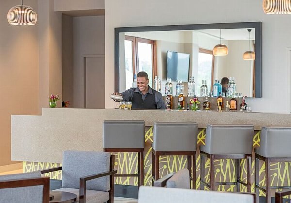 ラウンジ・バー