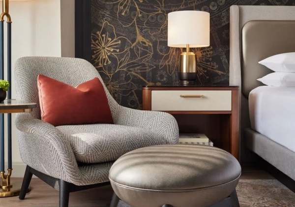 1King Bed Atrium View