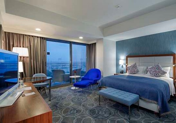 KING DELUXE ROOM WITH MARINA VIEW