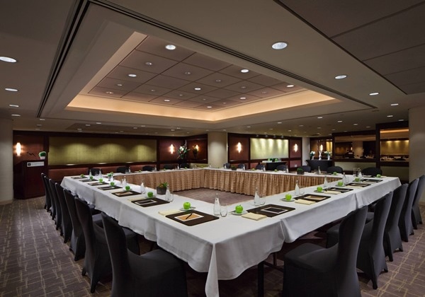 Cristal Meeting Room - Hollow Square Set