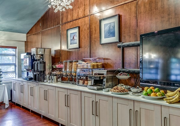 Complimentary Continental Breakfast (1)