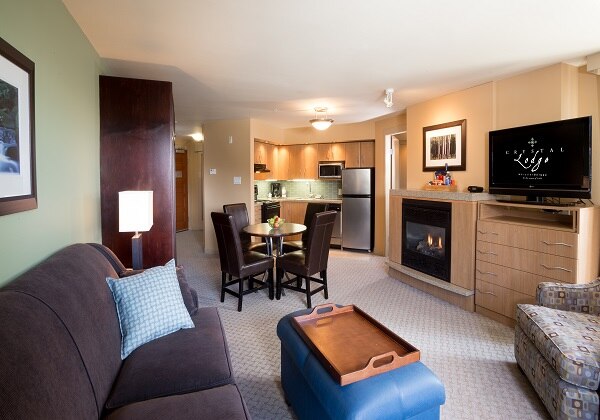 ONE BEDROOM QUEEN SUITE