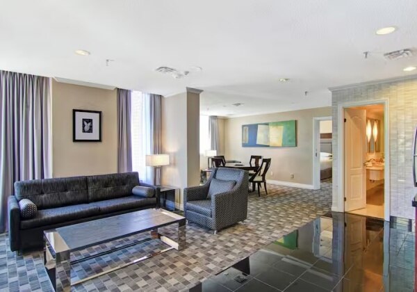 1King Bed 2Room Deluxe Suite