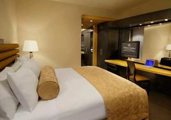 1 QUEEN BED 1 BEDROOM ACCESSIBLE SUITE