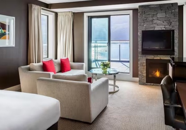 Deluxe Plus Lakeview