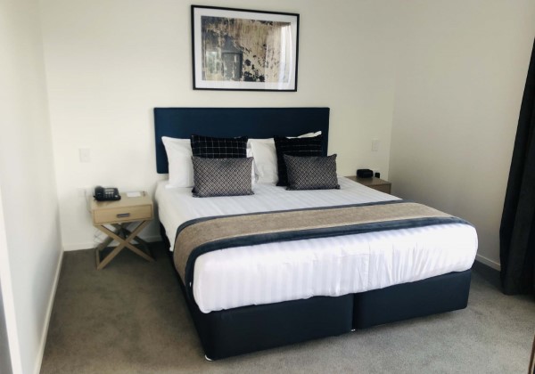 One-Bedroom Apartment Lake View